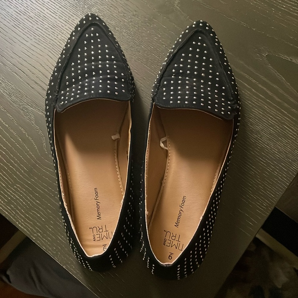 Time and Tru woman's 9 pointy toes flats- donating 9/4